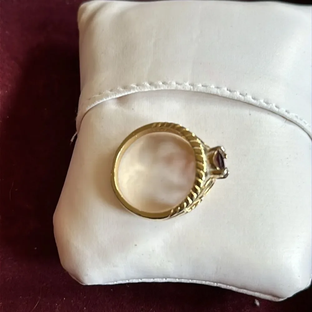 Unbranded details gold
